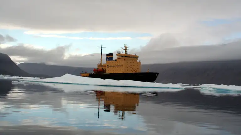 Skib i arktis